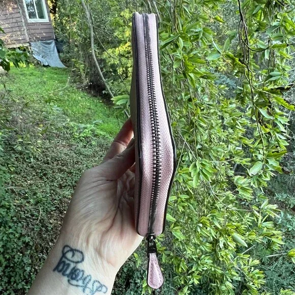 COACH Medium Id Zip Wallet Pink Zip-Around w Gunmetal Hardware AUTHENTIC - Picture 7 of 10